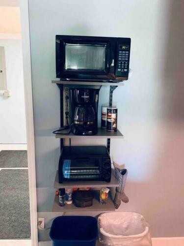Castaway Beach Cottage (b) 1 Br, Kitchenette, Waterview