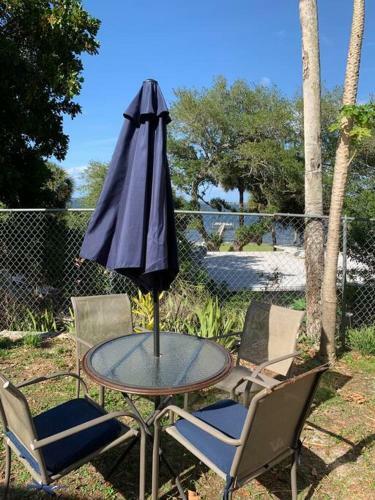 Castaway Beach Cottage (b) 1 Br, Kitchenette, Waterview
