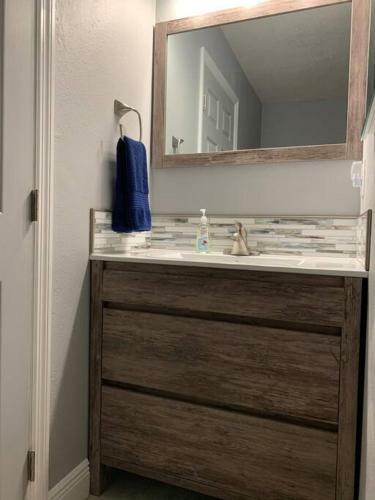 Castaway Beach Cottage (b) 1 Br, Kitchenette, Waterview