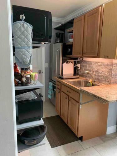 Castaway Beach Cottage (b) 1 Br, Kitchenette, Waterview