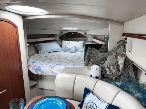 Immaculate 2 Bdr Boat, Great Sunsets, Free Parking