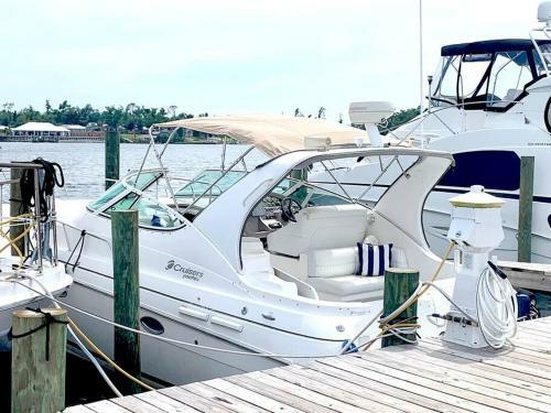 Immaculate 2 Bdr Boat, Great Sunsets, Free Parking