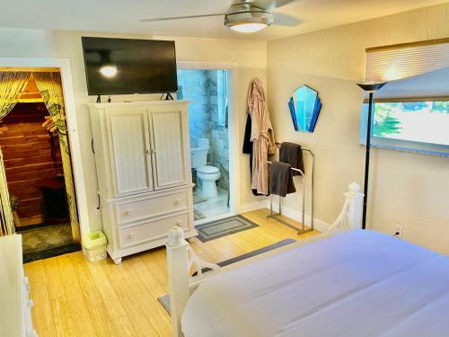 Beachside Pool, Jacuzzi, Golf Cart, Kids, Pet Home