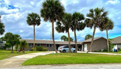 Beachside Pool, Jacuzzi, Golf Cart, Kids, Pet Home