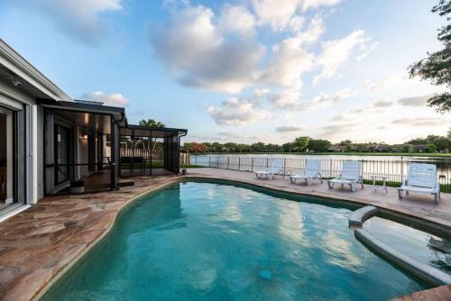Pool House On Water - Close To Everything