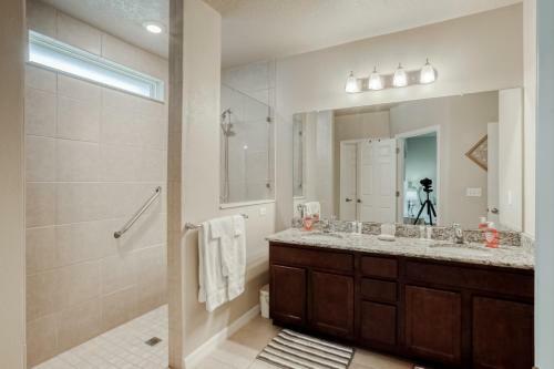 Cozy Canal Retreat