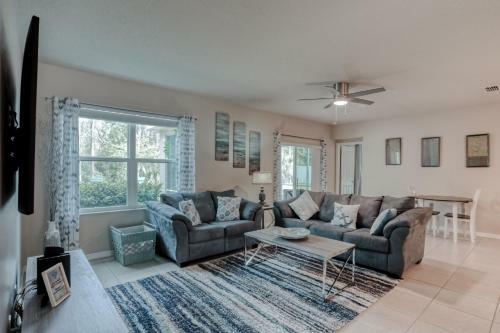 Cozy Canal Retreat