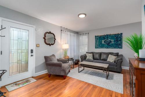Cozy Hideaway Near Seminole Heights