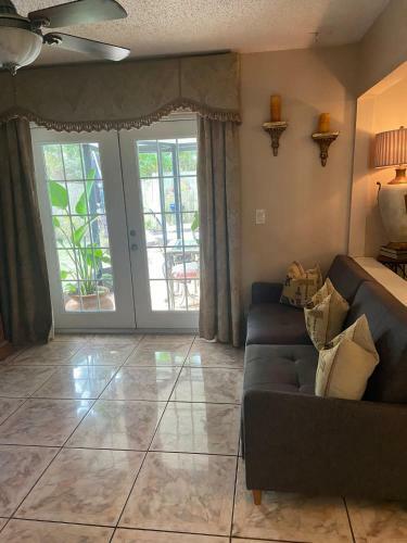 Bongo Stays Beautiful Upscale Home Close To The Airport