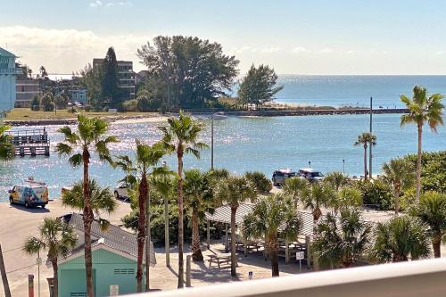 Beach Place 1-404