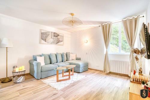 Charming Apartment In A Castle In Town