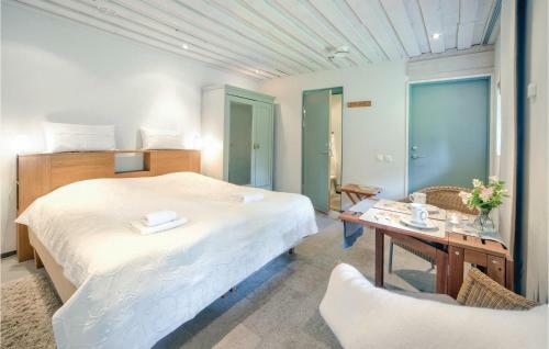 Two-bedroom Holiday Home In Kopingsvik