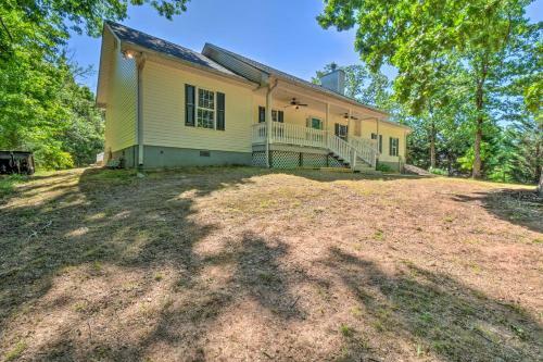 Charming Ranch-style Home Near Lake Lanier!
