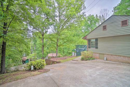 Lakeside Gainesville Cottage With Dock And Grill!