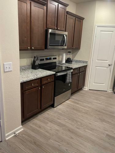 Villa Nice Family Home W/three Bedrooms 1.5 Bath! Quiet Community