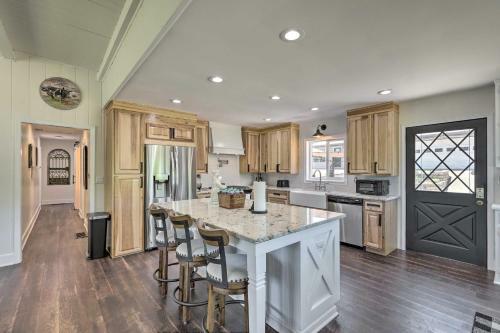 Idyllic Stockbridge Escape With Grill And Views!