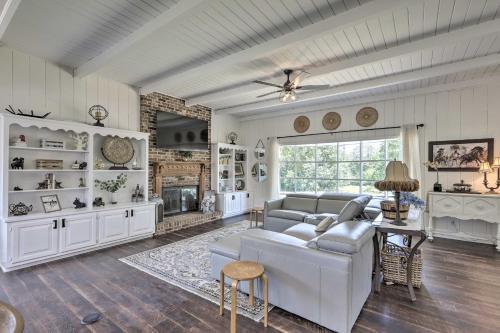 Idyllic Stockbridge Escape With Grill And Views!