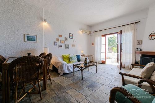 Aqua Blue, Beachfront 3-bdrm Maisonette