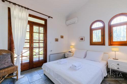 Aqua Blue, Beachfront 3-bdrm Maisonette