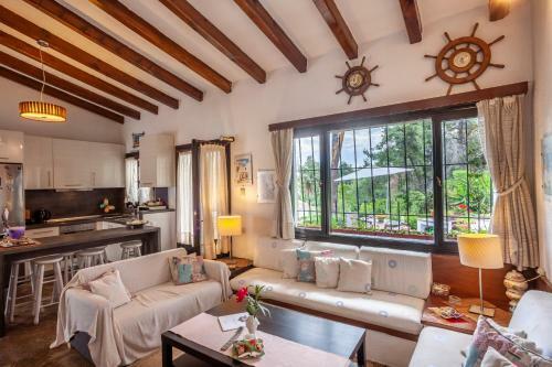 The Gift Sunny Villa