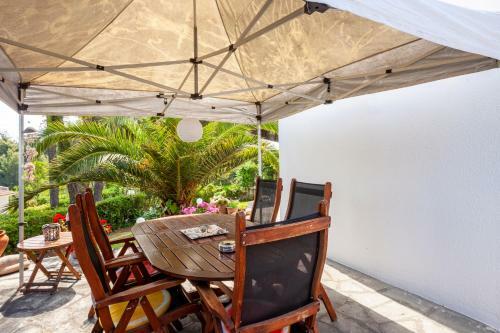 The Gift Sunny Villa