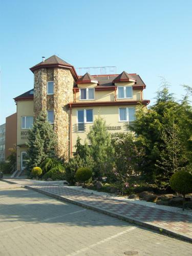 Korona Hotel �s �tterem