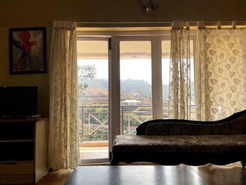 Rustic 3-br Villa W/ Front & Back Yards In The Mountains