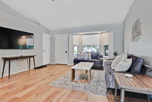 A La Mode Homestyle 3 Bedroom Centered In Meridian, Id