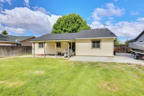 A La Mode Homestyle 3 Bedroom Centered In Meridian, Id