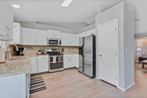 A La Mode Homestyle 3 Bedroom Centered In Meridian, Id