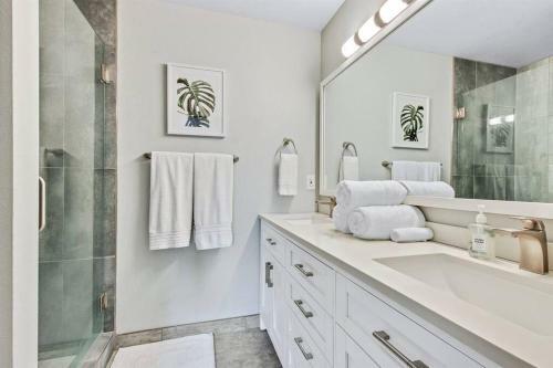 A La Mode Homestyle 3 Bedroom Centered In Meridian, Id