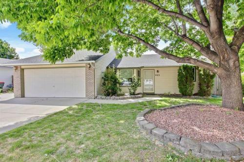 A La Mode Homestyle 3 Bedroom Centered In Meridian, Id