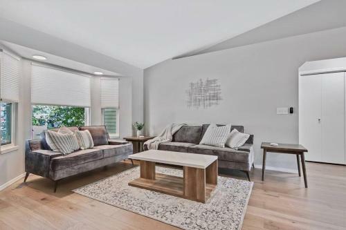 A La Mode Homestyle 3 Bedroom Centered In Meridian, Id