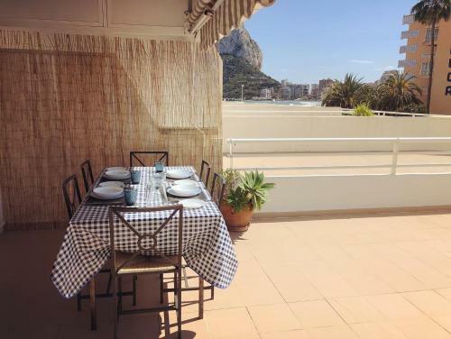 Beautiful Unique Spacious Apartment 30m To Beach