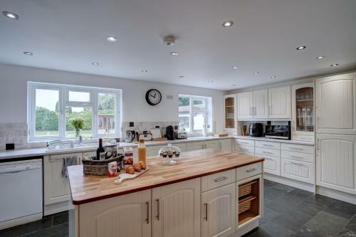 Remarkable Large 4-bed Beach Home Heacham Norfolk