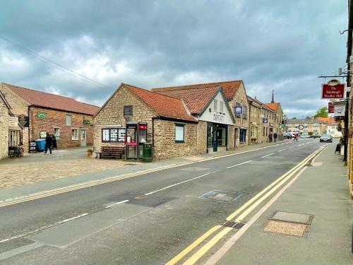 The Annex - Central Helmsley With Parking
