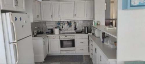Charming 4-bed Villa In Pefkali