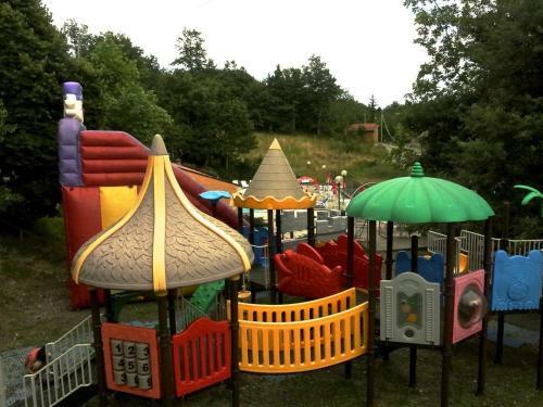 Cosy Mobile Home In Toscana With Shared Pool