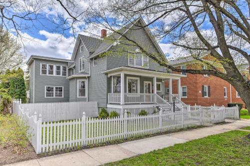 Charming Oak Park Home With Private Fire Pit!