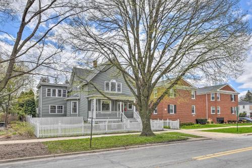 Charming Oak Park Home With Private Fire Pit!