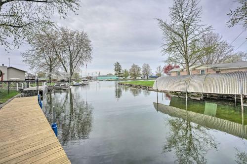 Waterfront Syracuse Home With Patio And Fire Pit!