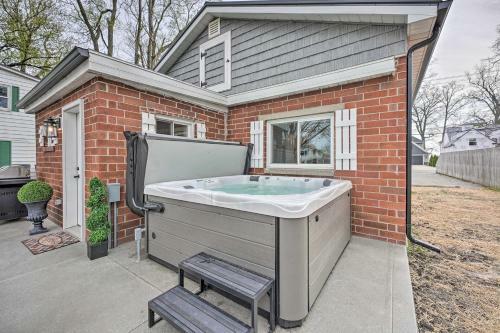 Waterfront Syracuse Home With Patio And Fire Pit!