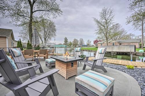 Waterfront Syracuse Home With Patio And Fire Pit!