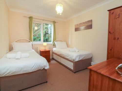 1 Woodside Place