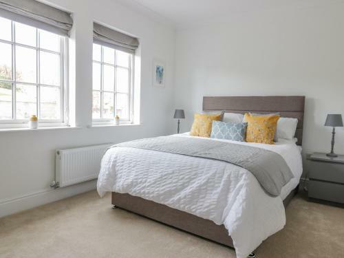 40 Bowmont Court