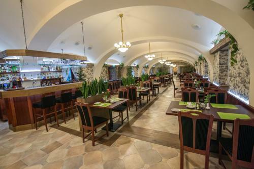 Szarvask�t Hotel