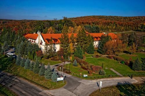 Szarvask�t Hotel