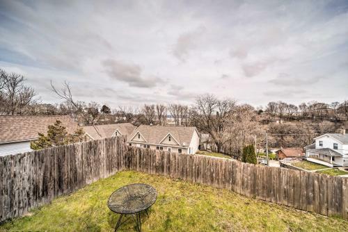 Dubuque Apartment With Deck Less Than 1 Mi To Downtown!