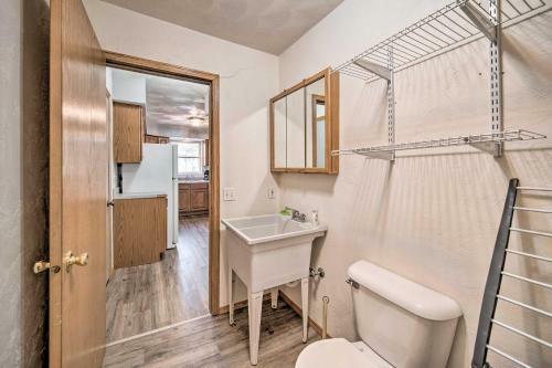Dubuque Apartment With Deck Less Than 1 Mi To Downtown!