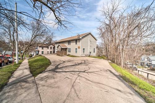 Dubuque Apartment With Deck Less Than 1 Mi To Downtown!
